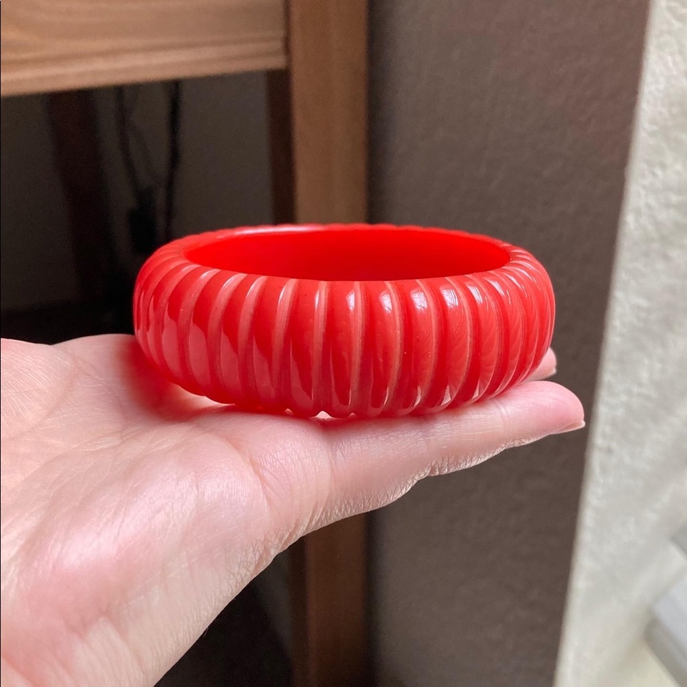 Chunky gear carved hot pink bakelite bracelet
